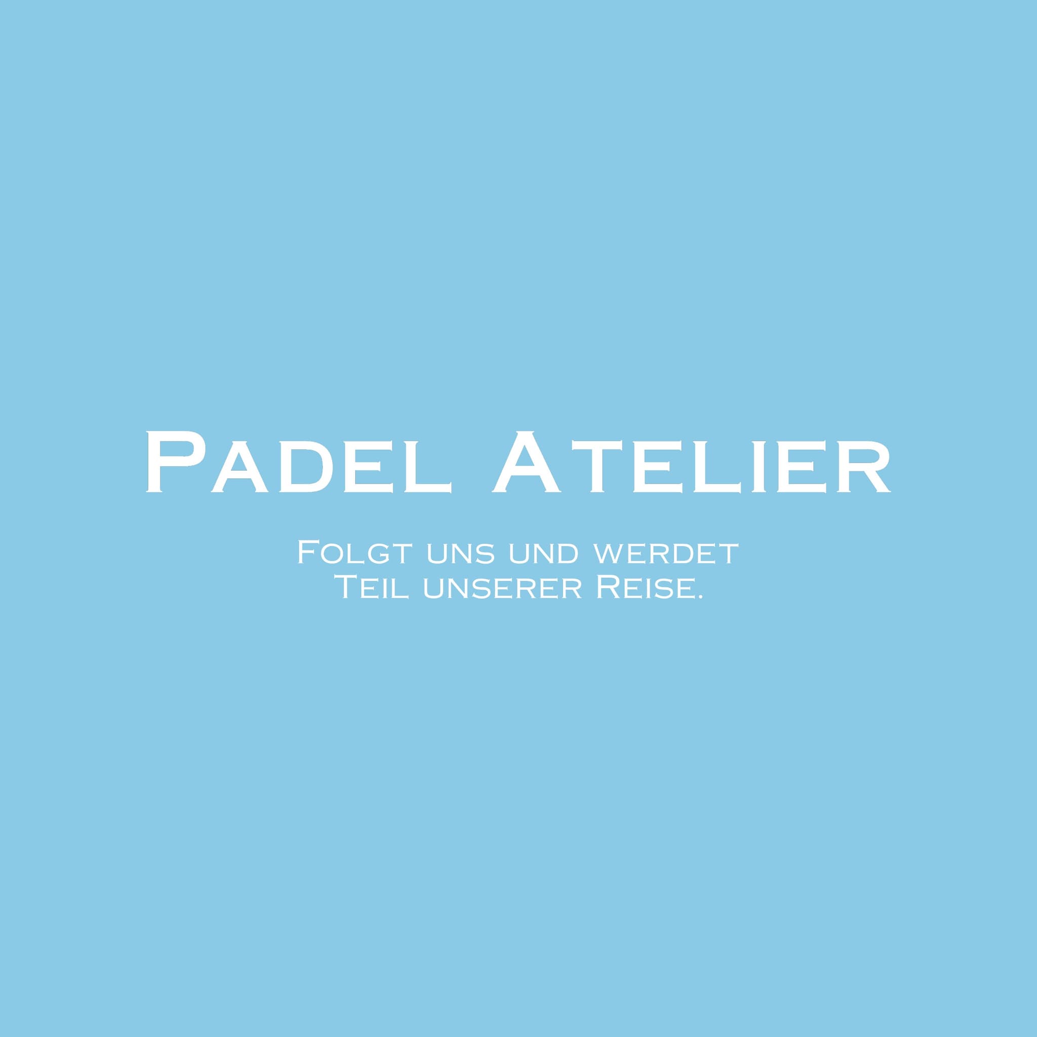 Schriftzug Padel Atelier mit der Einladung, der Halle auf dem Weg zur Eröffnung zu folgen.